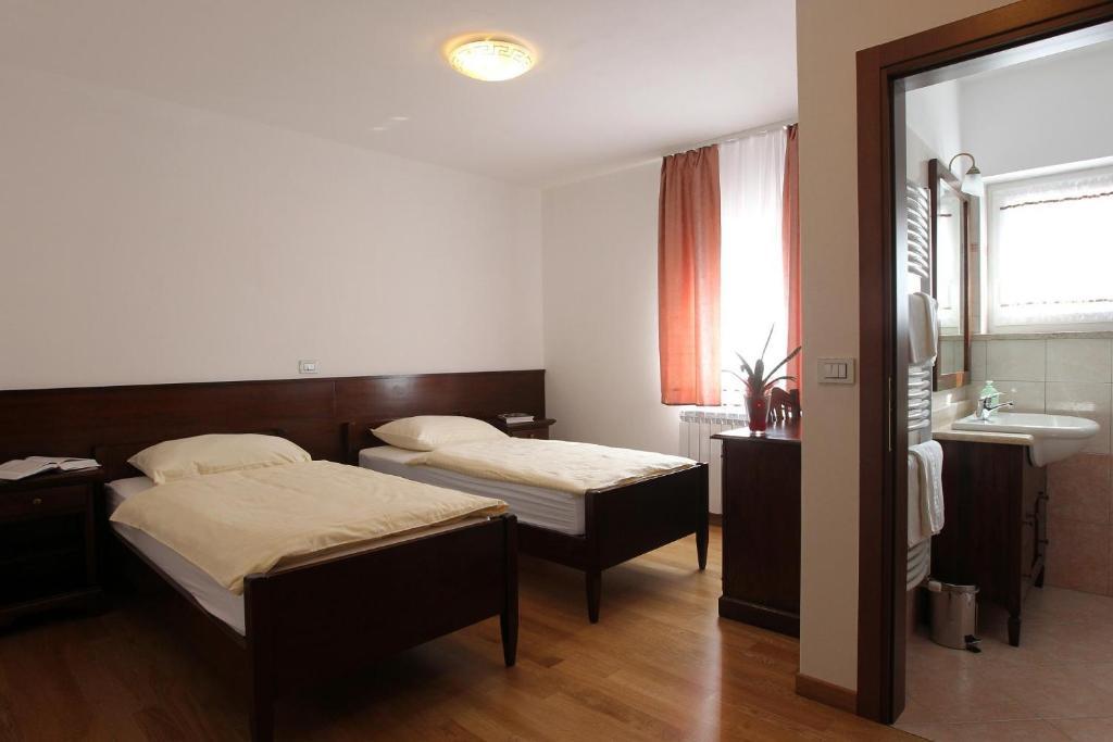 Guest House Pod Slavnikom Podgorje  Kamer foto